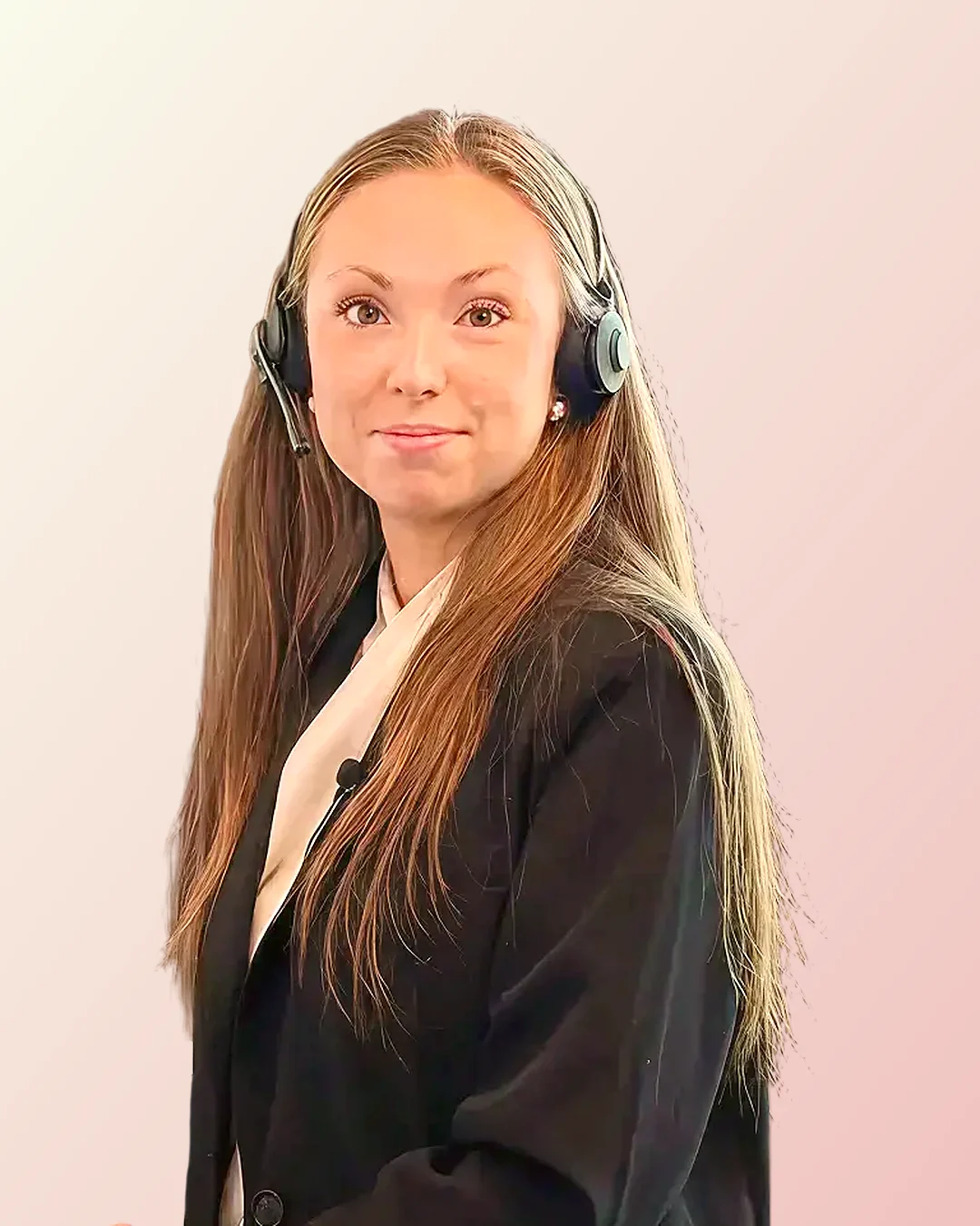 Anni från SpeedLedgers kundsupport med headset